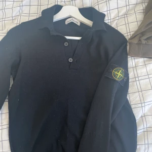 Stone island stickad tröja - Stickad stone island pike, grymt skick, sitter slim.