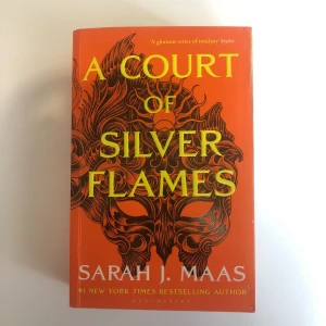 A court of silver and flames  - has a bit tape of the side but other than that perfectly on good shape   #sarahjmaas #acotar #acourtofsilverflames #booktok #books #englishbooks #english