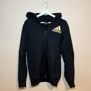 Adidas tröja - Adidas tröja i storlek s, finns i uppsala eller Stockholm.