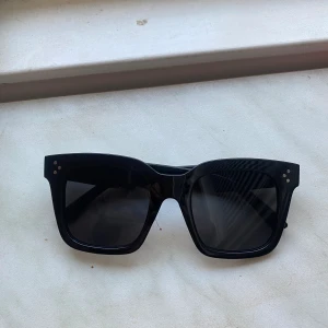 Solglasögon  - Svarta solglasögon 