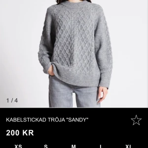 stickad tröja - stor i storleken!  använd få gånger 