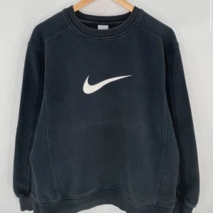 Nike vintage sweatshirt  - Säljer denna magiska vintage sweatshirt ifrån Nike i storlek M! Är i jättebra skick!