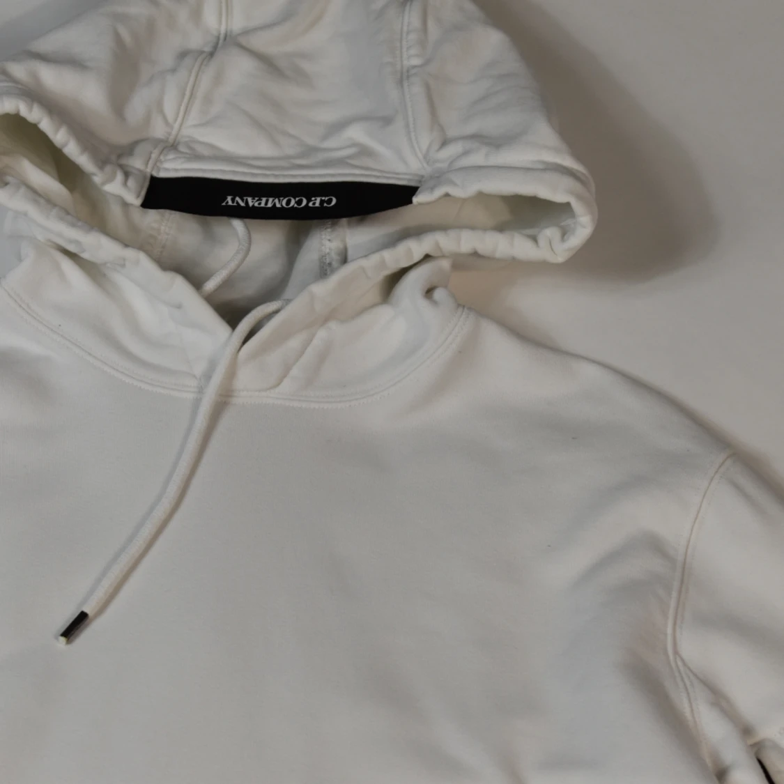 CP COMPANY ARM LENS HOODIE - 90