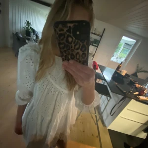 klänning - Söt klänning från zara aldrig anvönd prislapp kvar❤️skriv för fler bilder🥰