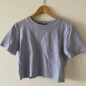 Zara topp - Pastell, lila topp från zara. Sparsamt använd. 