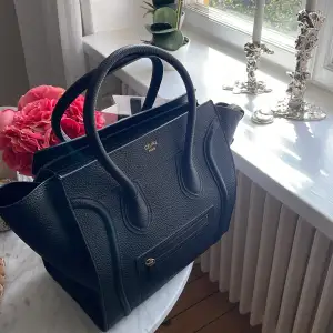 Väska från Céline Paris, kommer ej till användning där av säljer jag den💘