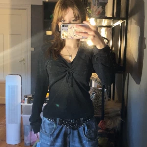 Svart glittrig tröja - Super söt glittrig tröja💖💖