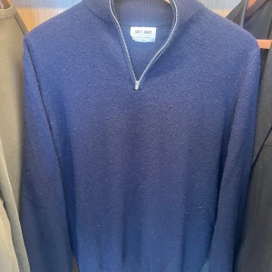 Soft goat Quarter zip Navy  - Soft goat quarter zip  Size S/M 
