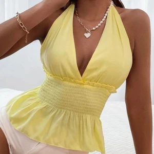 Topp med öppen rygg! - Så fin. Strl S. Lite stor kanske. Från Shein.