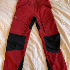 Lundhags byxor - Fina fritidsbyxor från Lundhags. Dom är använda men är ändå i fint skick. Nypris 1400.