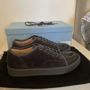 Lanvin UK 7 - Lanvins UK 7 | Skick 10/10 ALDRIG ANVÄNDA | box, dustbag och extra snören tillkommer | Vid snabbaffär bättre pris | Tveka inte att skriva vid funderingar eller fler bilder|