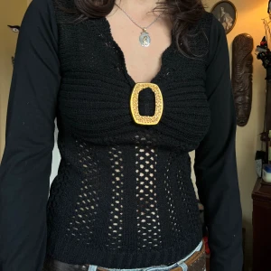 cool tröja - tröja med guldigt ”spänne”, cool och stretchig 