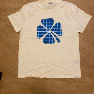 Sissy boy t-shirt med print XL - Bra skick har inte haft på den mycket