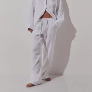 LINNEBYXOR  - Säljer dessa lågmidjade linnebyxor från H&M i storlek S! De är endast testade. Säljer på grund av att jag hittade ett par andra. Kan tänka mig att förhandla om priset vid snabb affär!!😻