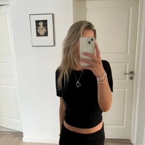 Stickad topp - Väldigt skön stickad topp, hör av er om ni vill se fler bilder, pris kan diskuteras 💗