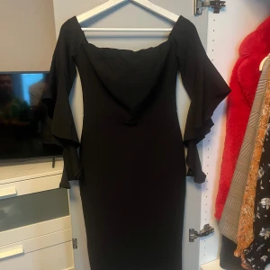 River island klänning  - River island klänning i väldigt fint skick, storlek M, fraktar samma dag!