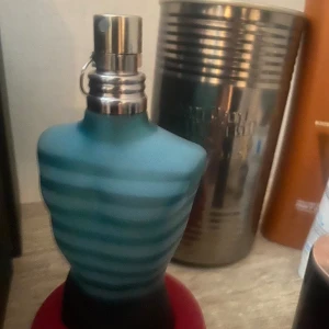 JPG le male  - Jpg le male edt riktig god grön fräsch parfym rekommenderar starkt det är cirka 70 ml kvar priset kan diskuteras 