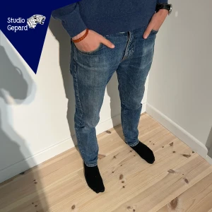 JOHN HENRIC JEANS - John Henric jeans | Skick: 8/10 | Strl W31 L32 | Modellen är 182cm | Vårt pris 349 kr | Hör av dig om du undrar någonting!