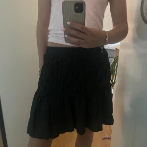 Svart kjol - Jättefin kjol i bra skick från NAKD!❤️‍🔥