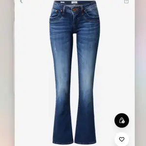 Lågmidjade jeans från ltb i storlek 26x34. Nypriset är 1139 kr och i bra skick därav priset. Det är dessa på bilden fast lägre midja.