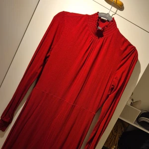 Röd Klänning - Gott skick, röd stretchig