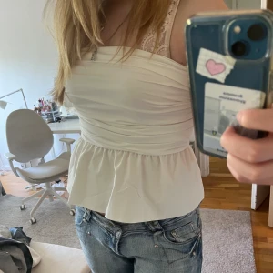 Vit bandeau topp - Jättefin vit topp. Bandeautopp perfekt till sommaren