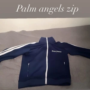 Palm angels tröja - Den är i bra skick inget fel på den inga märken eller något på den så den är som ny