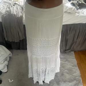 Säljer denna lång kjol som är helt oanvänd med lappen kvar🩷
