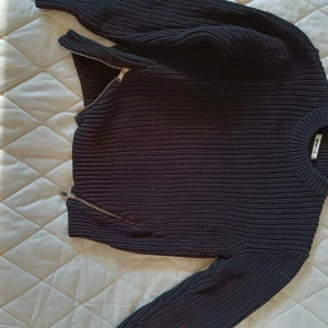 Snygg men mjuk sweater. - Lite stiligt fin men mjukt bekväm. Aldrig använd! 