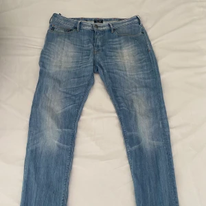 Armani jeans - Armani jeans Waist-31 , length-32 Använda fåtal gånger Möts i Malmö  