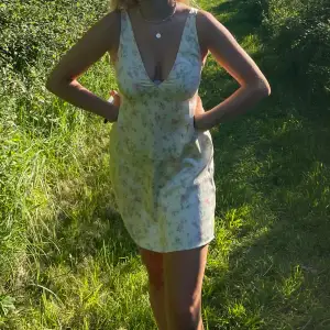 Världens finaste klänning perfekt för sommaren 💛‼️☀️