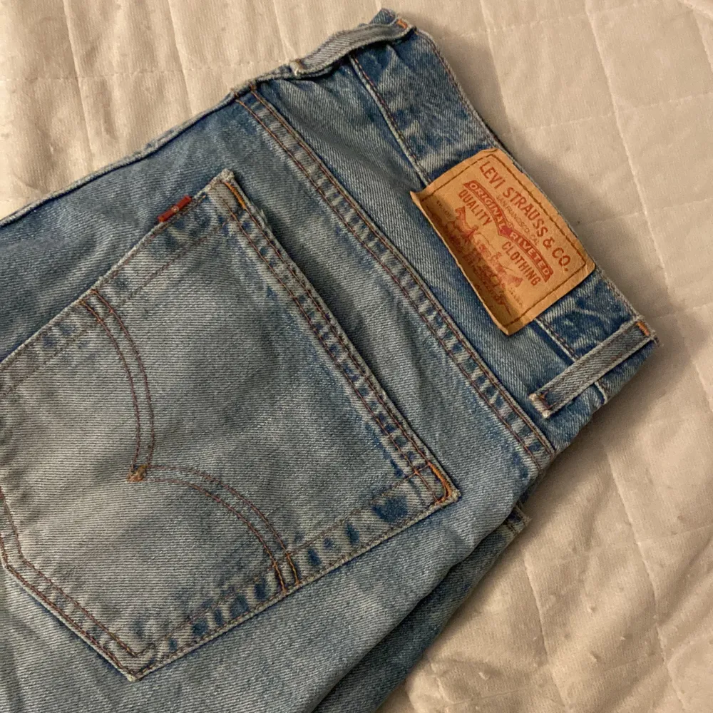 Lågmidjade jeans med detaljerade fickor Storlek 38-40 . Jeans & Byxor.