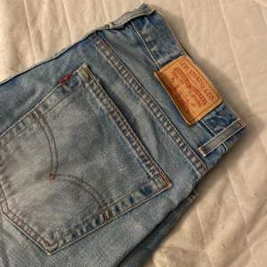 Lågmidjade jeans med detaljerade fickor Storlek 38-40 