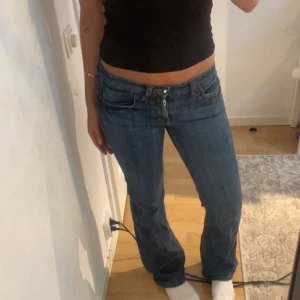Lågmidjade jeans - Lågmidjade bootcut jeans från Vinted som aldrig är använda av mig, passar mig som har 28/38 i jeans, är 168cm