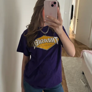 Trasher t-shirt  - säljer denna coola t-shirt. Jättefint skick och jag älskar den, men vill sälja den till någon som vill ha den mer💖 hör av dig vid frågor💖