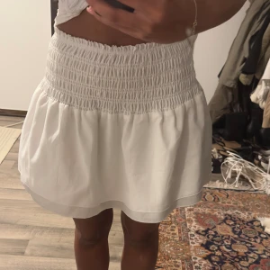 Kjol från FashionNova - Helt ny och aldrig använd kjol från FashionNova❤️ 