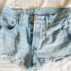 Säljer blåa jeansshorts i fint skick!!💕💕