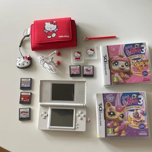 Nitendo DS Lite - Mycket bra skick, den laggar inget och fungerar som om den vore ny. Till så kommer 8 spel, hörlurar, 2 pennor, laddare och förvaring till den. Pris går att diskuteras 