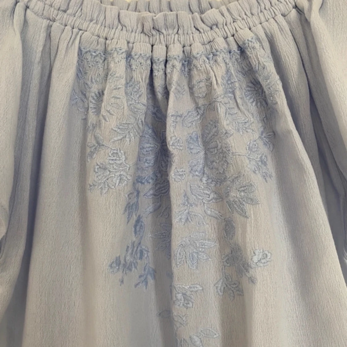 Off-shoulder tröja - 90