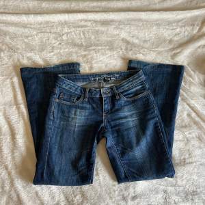 Lågmidjade jeans i storlek S/M! 🙌🏻🙌🏻🩷 Skriv vid frågor