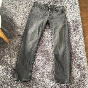 Jack and Jones jeans - Säljer mina Jack and Jones jeans då jag inte använder dom mer skick 10/10 pris kan förhandlas vid snabbaffär byte funkar också