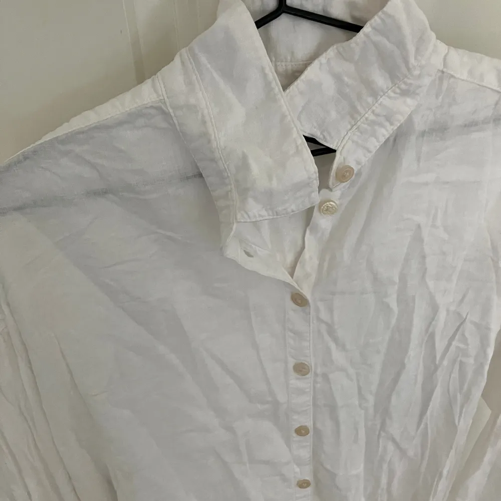 Enkel vit skjorta från Lindex Strl m Fint skick . Skjortor.