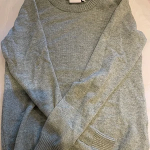 Vila stickad tröja  - Säljer denna gröna stickade tröjan. 