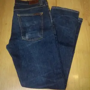 Nudie jeans i bra skick som jag säljer då dem inte längre passar mig. W32 L48. Priset står gärna men andra frågor är det bara att fråga på