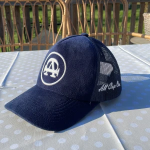Keps från All Cap One - Sjukt snygg keps från all cap one! Skick 10/10, bara använd ett fåtal gånger!  Pris kan diskuteras!