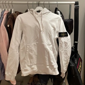 Stone island hoodie - St S  Skick 9/10 ( skrynklig då den är nytvättad) 