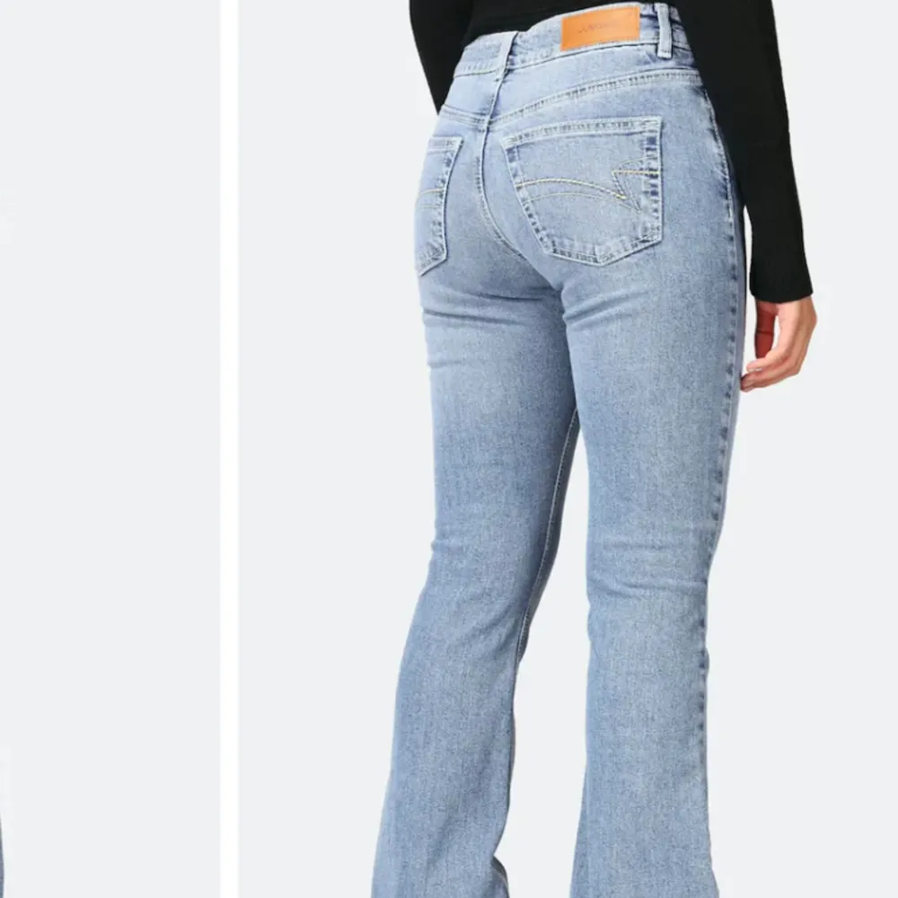 Säljer de här fina jeansen från junkyard. De är i jätte bra skick. Använda 2 gånger. Storlek M. Hör av er vid intresse. Kan skicka egna bilder. 💞. Jeans & Byxor.