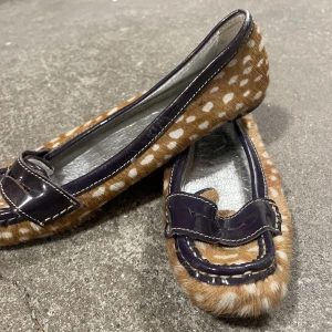 Ballerinaskor  - Ballerinaskor med fake ”rådjurspäls”