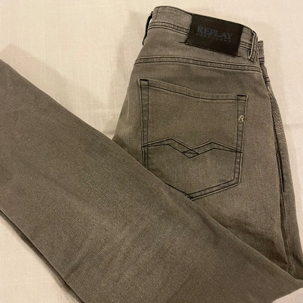 Säljer min snygga replay jeans, modellen är rocco och det passar perfekt!. Jeans & Byxor.