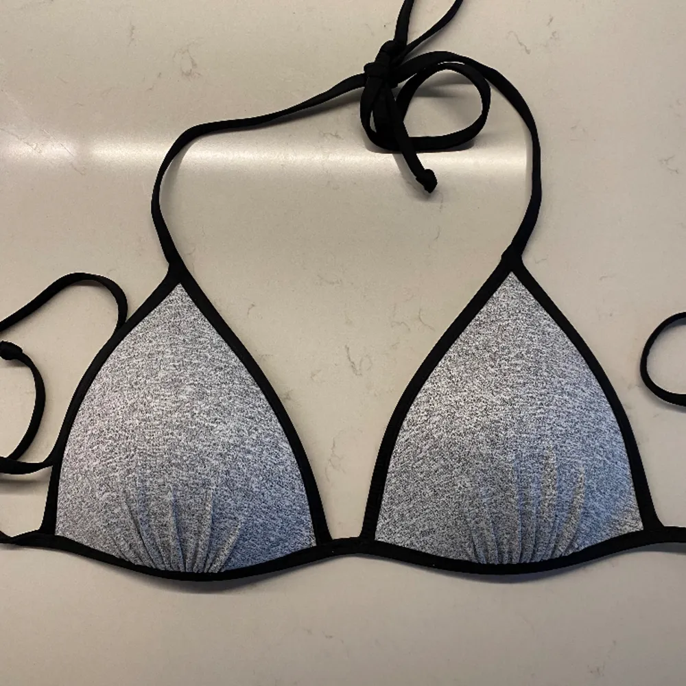 Triangel bikini top från hm . Övrigt.